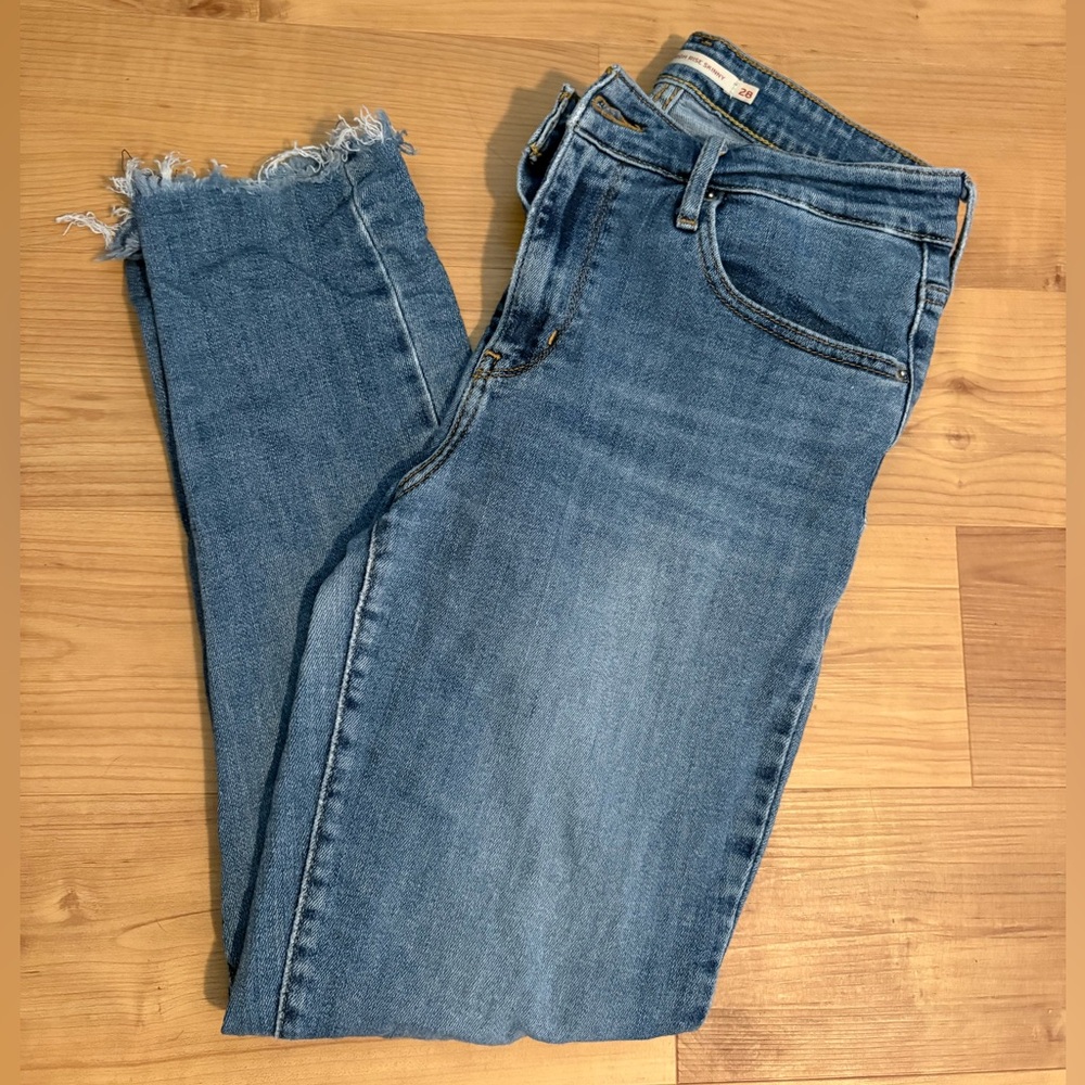 Levi's Women's Cropped Skinny Blue Jeans